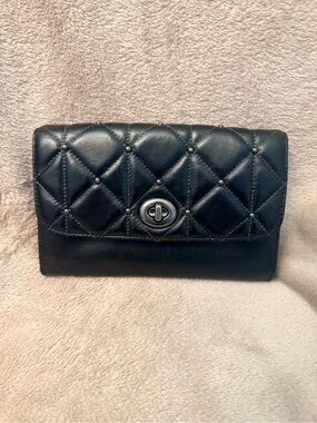 Quilted Coach Black Leather Turn-Lock Women's clutch
